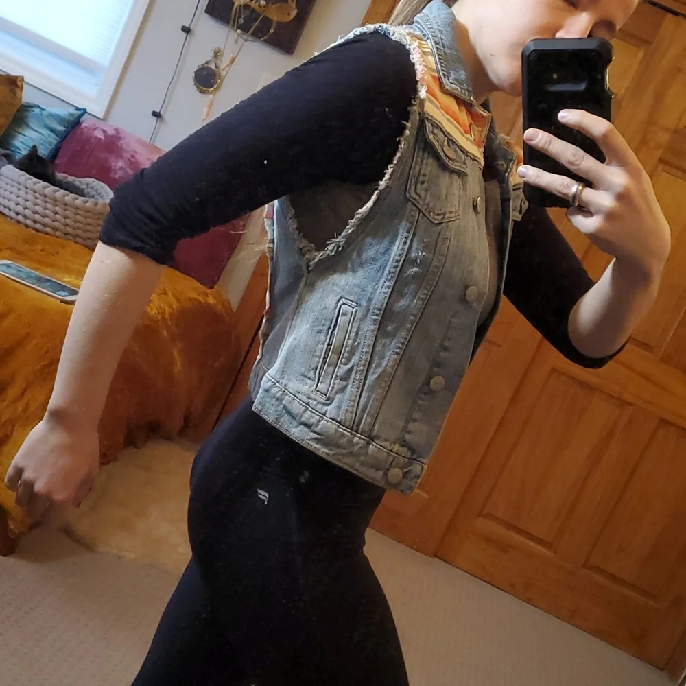 Custom patch denim vest - Picture 11 of 12